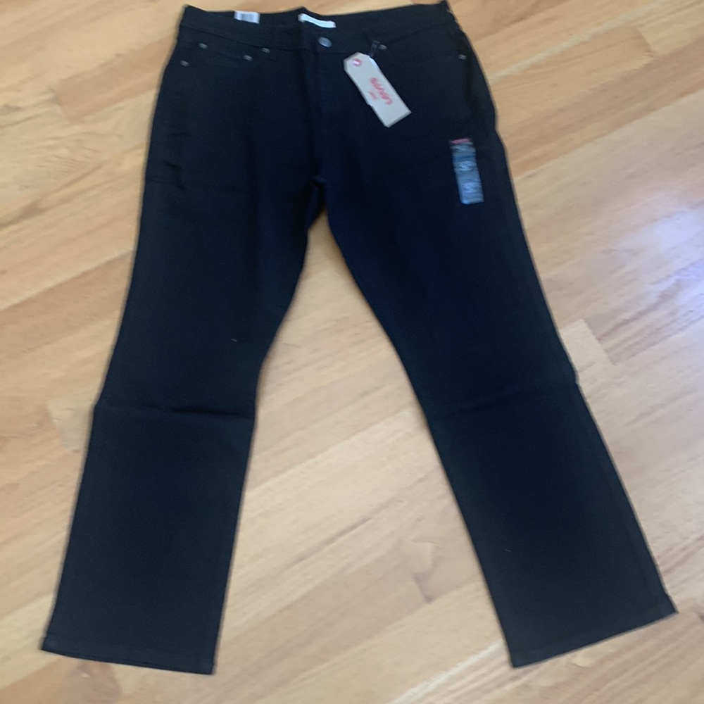 NWT Black 16 Short Levi’s 505